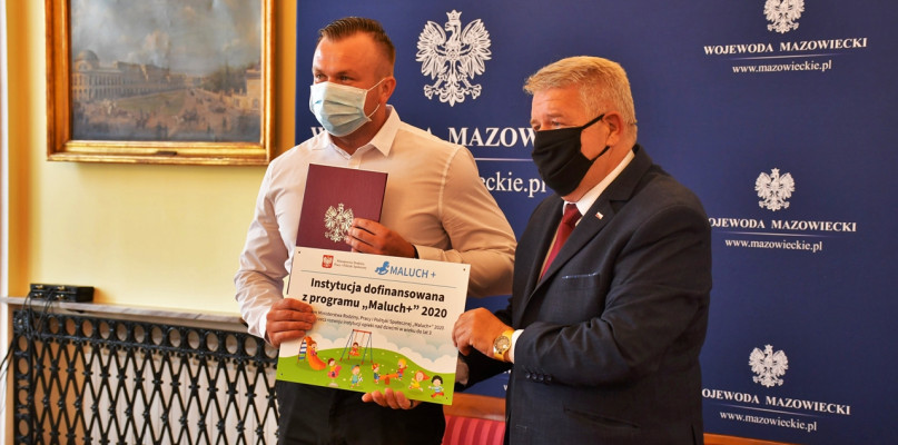Kamil Koprowski gościł w ostatnich dniach w siedzibie Mazowieckiego Urzędu Wojewódzkiego w Warszawie w związku z przyznanym Gminie dofinansowaniem na klub dziecięcy [Foto: gov.pl]