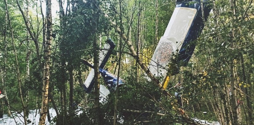 Na miejscu zdarzenia pracowali strażacy z Płońska oraz Sochocina. Teren, na którym doszło do wypadku, pokryto warstwą gaśniczej piany [Foto: KPP Płońsk]