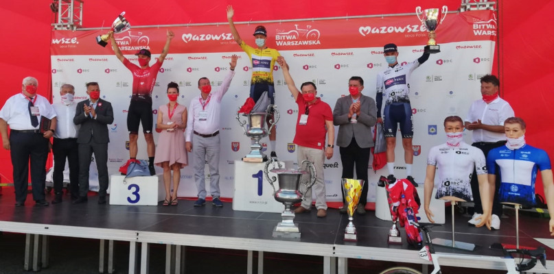Najszybsi kolarze na podium w Płońsku [Foto: Łukasz Wielechowski]