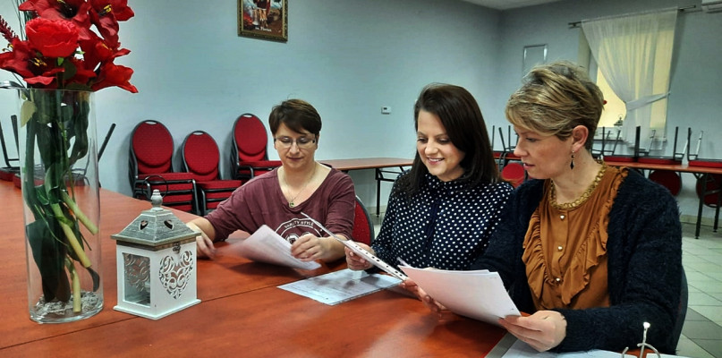 Koło Gospodyń Wiejskich z Naruszewa zaprasza do udziału w szczytnej akcji na rzecz potrzebujących mieszkańców gminy [Foto: Łukasz Wielechowski]