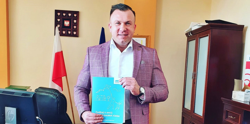 Działania Gminy Załuski zmieszają do tego, aby jak najwięcej mieszkańców wymieniło stare piece na proekologiczne źródła ciepła - mówi wójt Kamil Koprowski [Foto: zbiory urzędu]