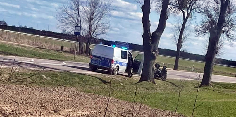 Jest skuter, jest policja tylko kierowca uciekł... Wiadomo już dlaczego [Foto: czytelników] 