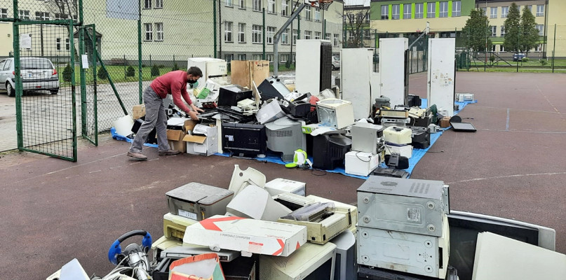 Dzięki takim akcjom mieszkańcy Raciąża i okolic pozbywają się elektrośmieci, rośnie tym samym świadomość o ich szkodliwości dla środwiska i zdrowia ludzi [Foto: ŁW] 