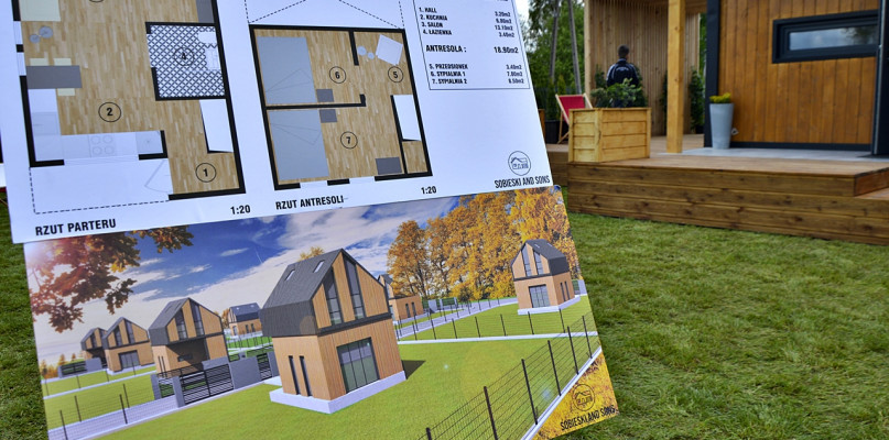 Nowoczesna, drewniana bryła budynków w subtelny sposób wpisuje się w otaczający ją krajobraz, a ich architektura gwarantuje nie tylko piękny wygląd, ale także mocną, stabilną konstrukcję - podkreślają inwestorzy