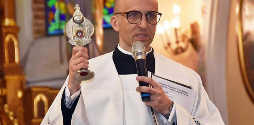 Ks. Grzegorz Ostrowski, dotychczasowy wikariusz Parafii pw. św. Urbana w Baboszewie, mianowany wikariuszem Parafii pw. św. Stanisława Kostki w Rypinie [Foto: zbiory parafii w Baboszewie]