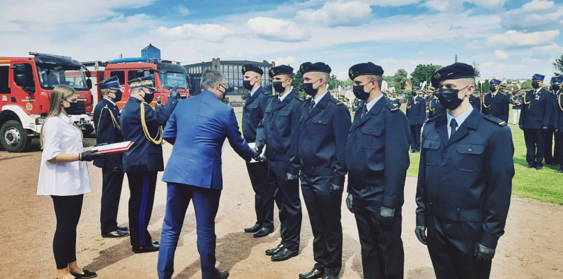 Jednym z głównych punktów Dnia Strażaka było wręczenie medali, odznaczeń strażakom PSP i OSP oraz awansów na wyższy stopień służbowy [Foto: Łukasz Wielechowski]