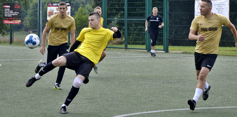 W finałowych szrankach na 'Orliku' w Naruszewie spotkali się piłkarze z 7 drużyn [Foto: KJ]
