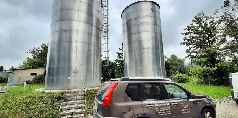 Przed południem pobrano kolejne próbki wody z publicznego wodociągu w Szczytnie do badań laboratoryjnych [Foto: Łukasz Wielechowski]