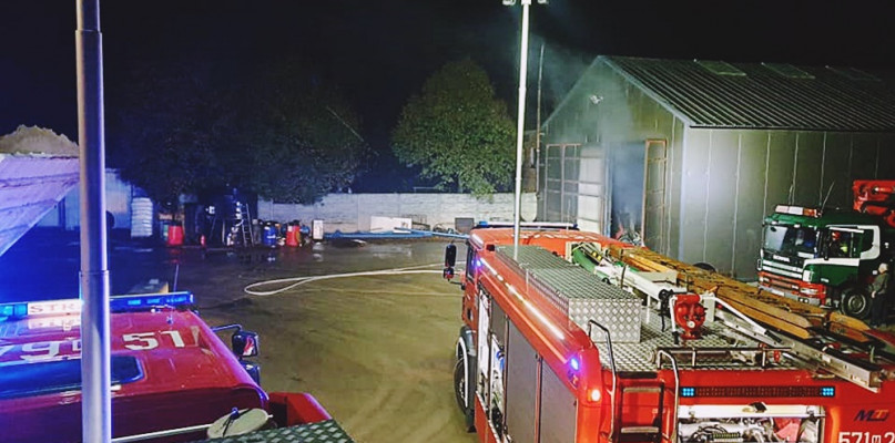 Z miejsca nocnego zdarzenia w Dzierzążni [Fot. OSP KSRG Dzierzążnia]