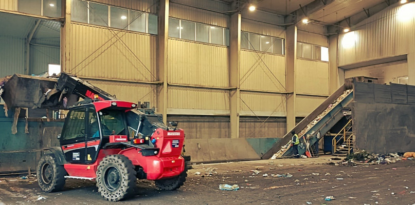 Przepisy dają obecnie możliwość dopłaty do śmieciowego systemu z budżetu Gminy. Na zdjęciu hala płońskiego PGK-u [Fot: Łukasz Wielechowski]