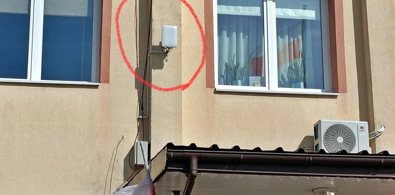 Hotspot na budynku Urzędu Gminy w Dzierzążni [fot.: Łukasz Wielechowski]