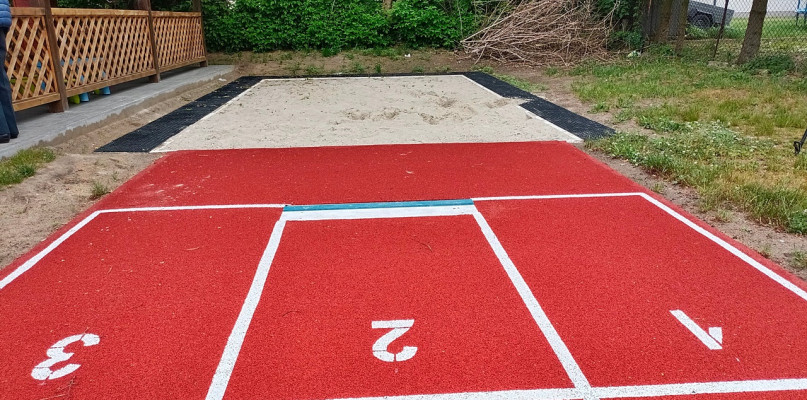 Trzytorowa bieżnia zakończona jest skocznią [fot.: Ł.W.]