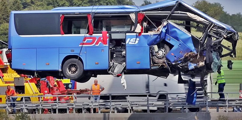 Organizator wyjazdu wynajął autokar od firmy transportowej z Płońska [fot.: screen z nagrania na YT - Jutarnji list]