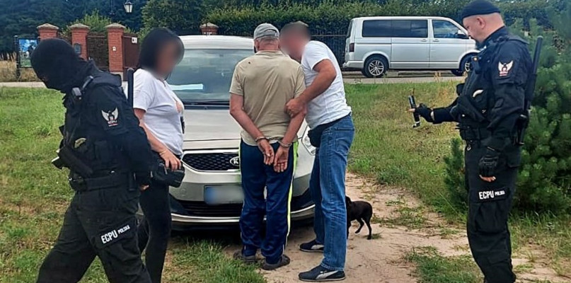 Moment zatrzymania pedofila z sąsiedniego, nowodworskiego powiatu [fot.: zbiory Fundacji 'ECPU Polska łowcy pedofili]