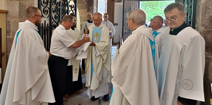 Relikwie umieszczone zostaną pod wizerunkiem błogosławionego kardynała Stefana Wyszyńskiego [fot.: Ł.W.]