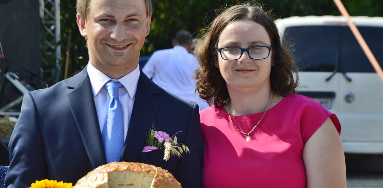 Starostowie dożynek gminy Dzierzążnia 2022: Marzena i Adam Przedpełscy 
