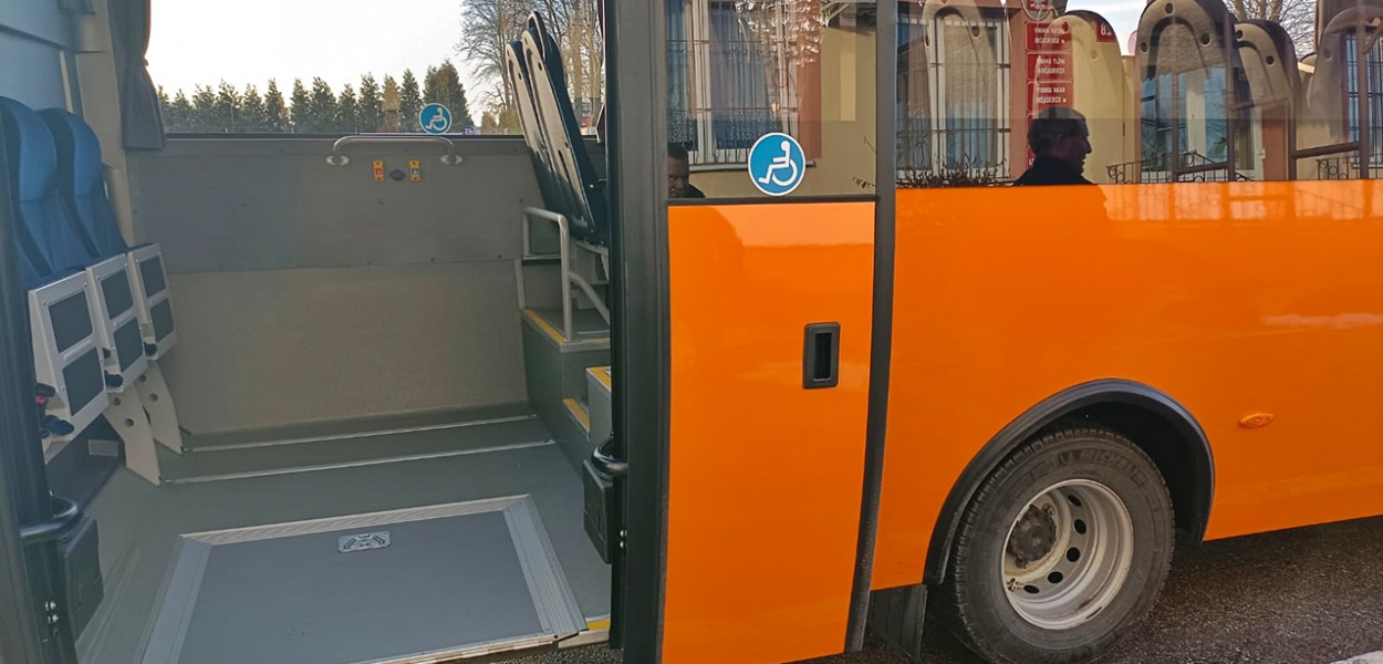 Autobusy wyjadą na gminne drogi po dopełnieniu formalności związanych z ich rejestracją, a także po przeszkoleniu kierowców, którzy do tej pory jeździli starymi pojazdami, bez automatycznej skrzyni biegów oraz nowości technologicznych
