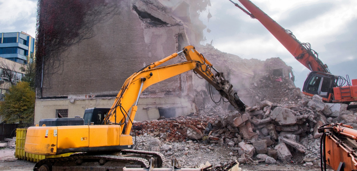 Rozbiórka starego budynku — od czego należy zacząć?