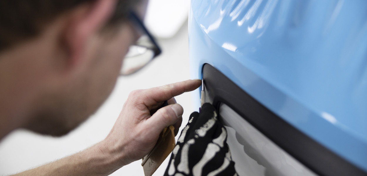 Marzysz o tym, by zmienić kolor auta? Oklejanie samochodów Warszawa to usługa właś