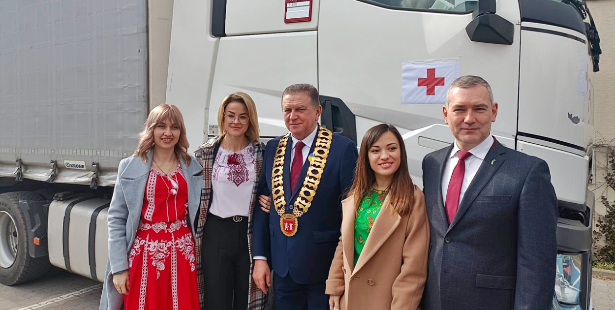 Burmistrz w towarzystwie gości z Ukrainy, na czele z sekretarzem Ambasady Ukrainy w Polsce [fot.: Łukasz Wielechowski]