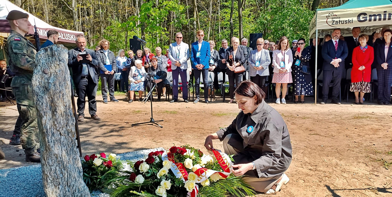 Trzydziesty pierwszy kamień w ramach programu 'Zawołani po imieniu' stanął w Złotopolicach [fot.: Łukasz Wielechowski]