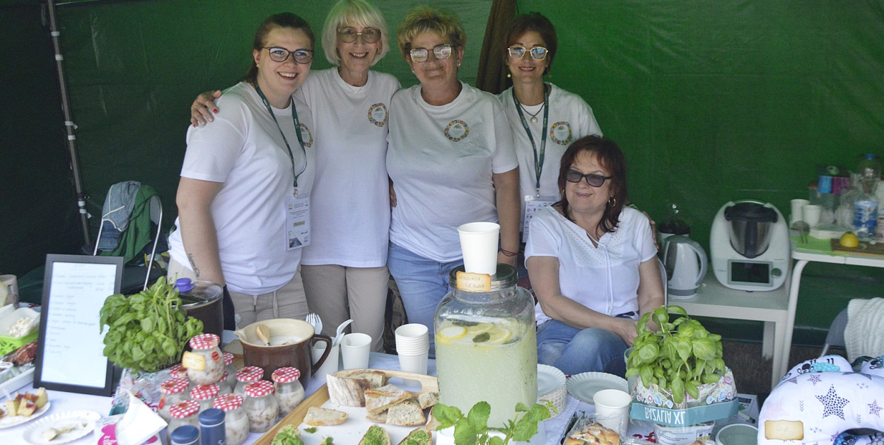 Czerwcowy weekend zarezerwowany jest na Poświętnem na Mazowieckie Dni Rolnictwa. Na zdjęciu panie z Koła Gospodyń Wiejskich w Bońkach [fot.: D.T.]