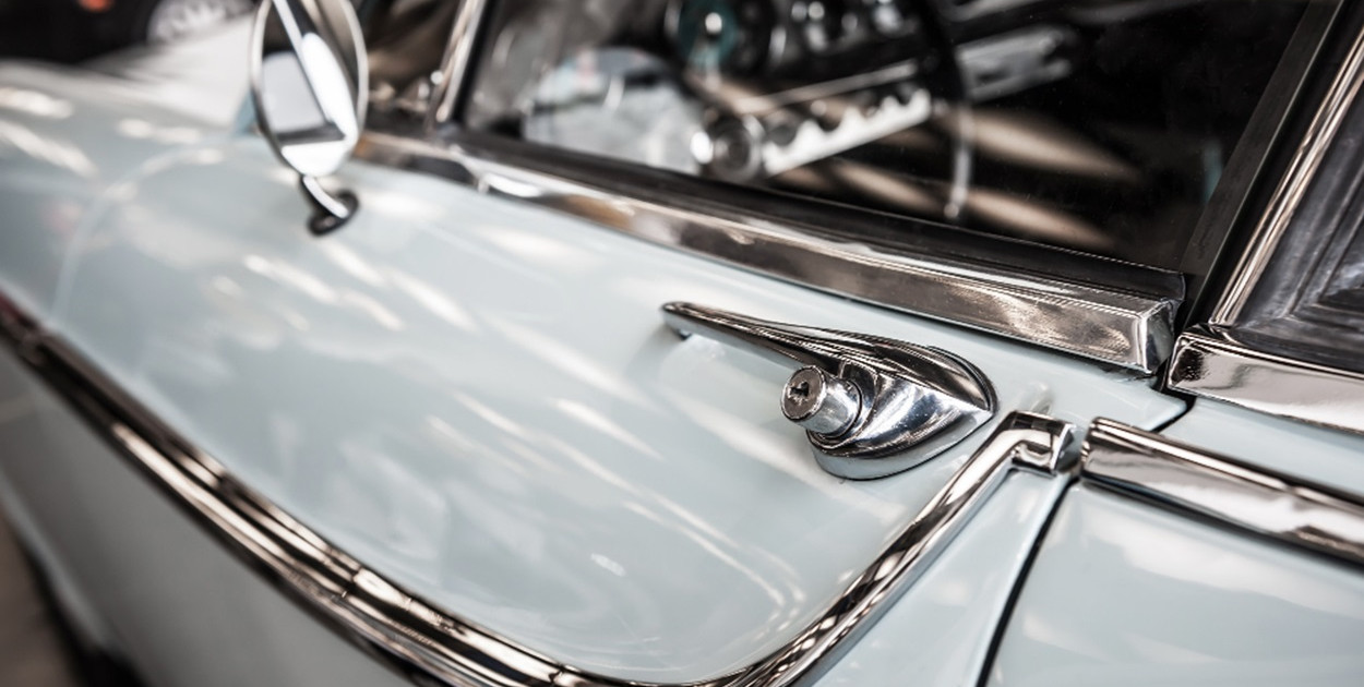 Renowacja wnętrza zabytkowego auta – jak to zrobić? Krok po kroku