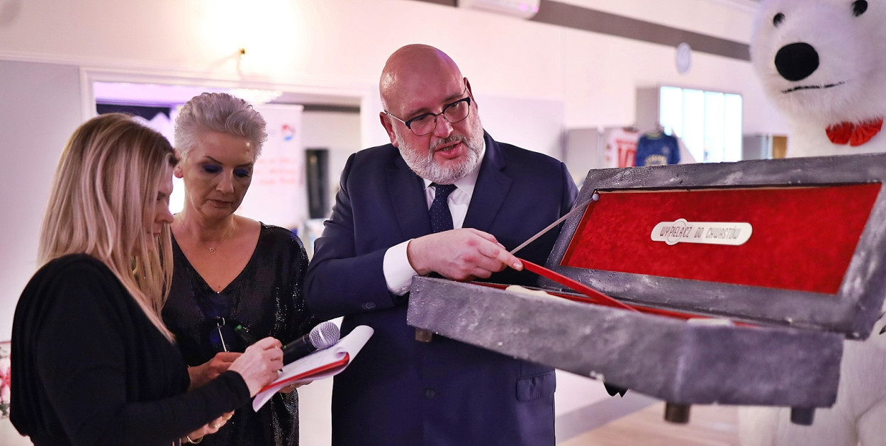 Bal, który łączy przyjemne z pożytecznym [FOTO] 