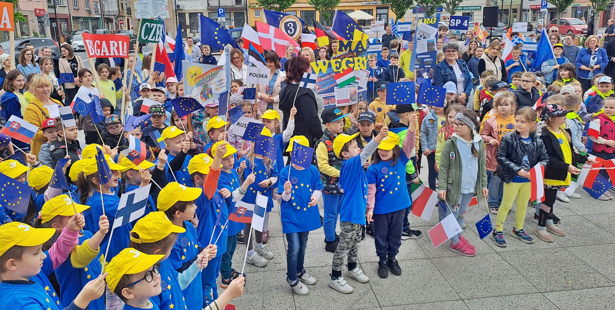 Piątek z flagami państw UE [fot.: zbiory redakcji]