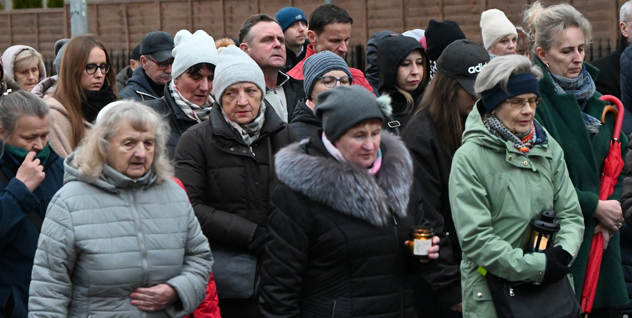 W piątek wierni gromadzili się na ulicach, aby wspólnie rozważać stacje Męki Pańskiej [Fot.: Marta Jankowska]