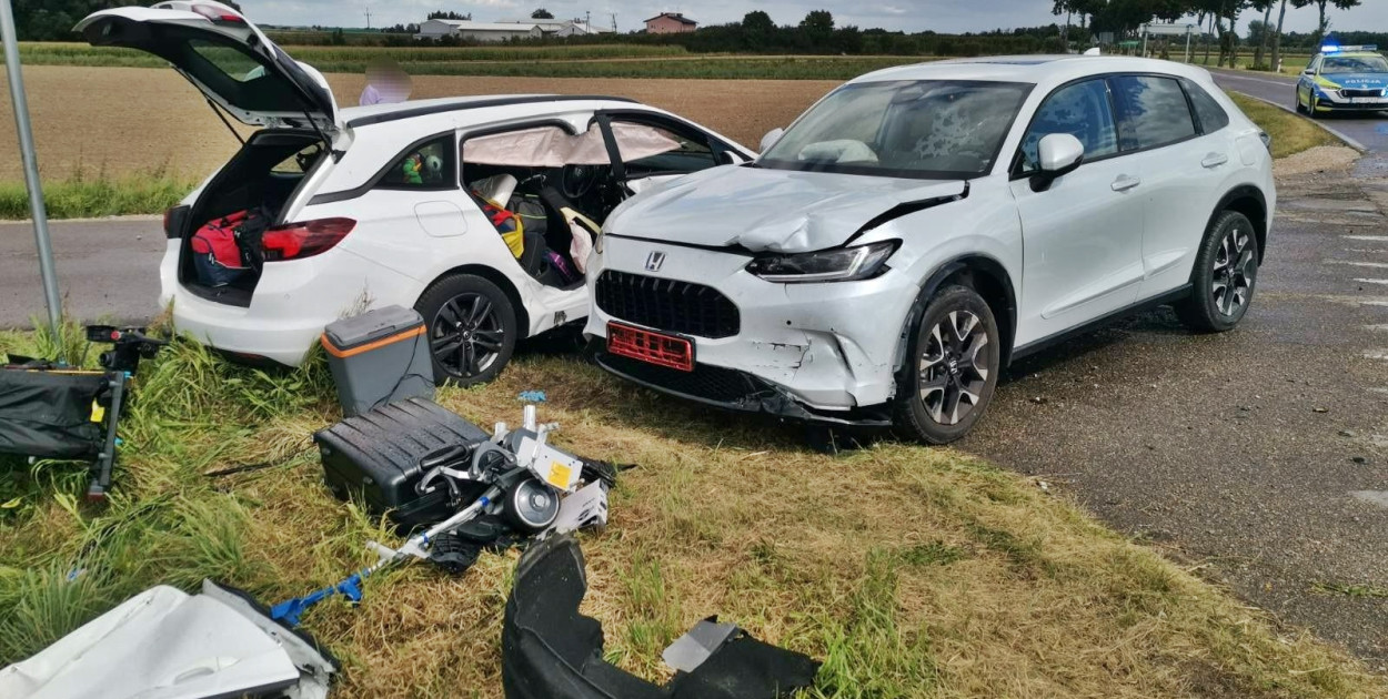 Z miejsca sobotniego zdarzenia na wysokości miejscowości Słotwin [fot.: KPP Płońsk]