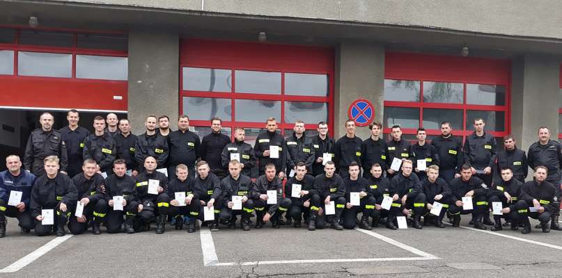 Nasi strażacy-ochotnicy po ukończeniu szkolenia teoretyczno-praktycznego [Foto: Komenda Powiatowa PSP w Płońsku] 