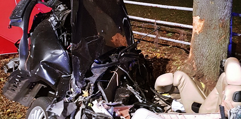 Na drodze w Koziebrodach w wypadku alfa romeo zginęły dwie osoby [Foto: OSP Raciąż]