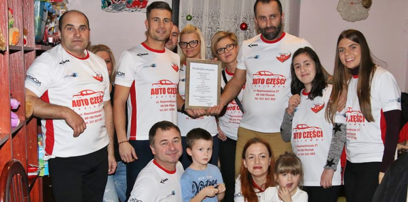 Płońscy Patrioci przekazali w niedzielę dary zebrane podczas zbiórki, na którą tak licznie odpowiedzieli mieszkańcy Płońska i powiatu [Foto: Piotr Przyborowski]
