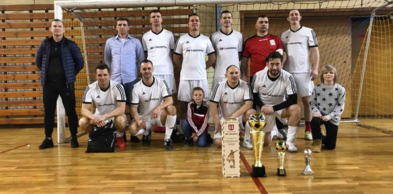 Płońscy oldboje z głównym trofeum międzynarodowego turnieju [Foto: W. Senderski] 