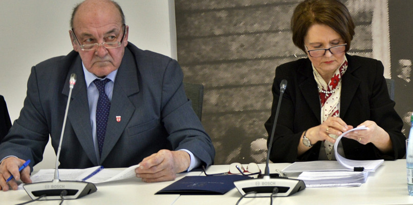 Od lewej: przewodniczący rady Henryk Zienkiewicz i wiceburmistrz Teresa Kozera [Foto: DT]