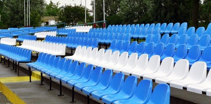 Przez trzy tygodnie nowego sezonu trybuny na stadionie w Raciążu będą świeciły pustkami [Foto: blekitniraciaz.eu/zdjęcie ilustracyjne]