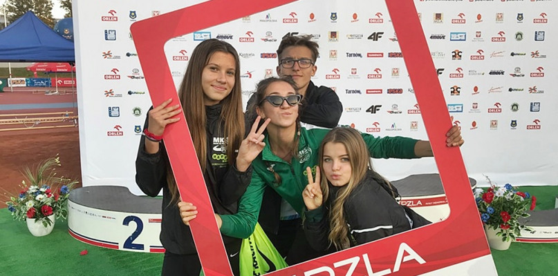 Czteroosobowa ekipa lekkoatletów MKS-u na Mistrzostwach Polski U-16 w Tarnowie [Foto: zbiory klubowe]