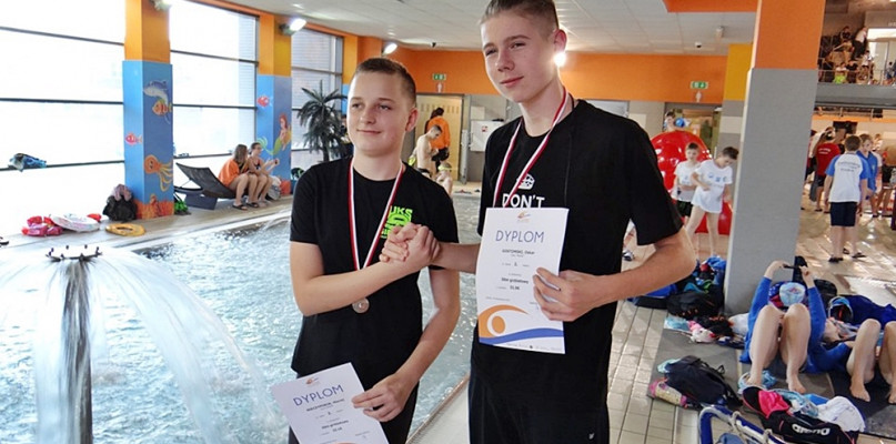 Oskar Gostomski (z prawej) w Radomiu wypływał aż cztery medale [Foto: zbiory prywatne]