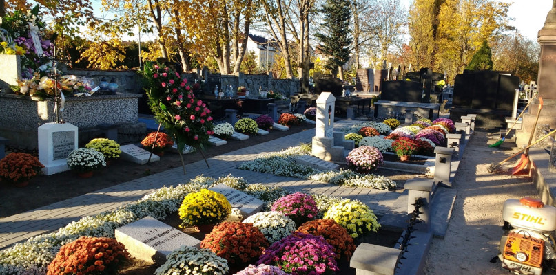 Mogiły żołnierzy poległych m.in. w pierwszych dniach II wojny światowej na parafialnym cmentarzu [Foto: UM Płońsk]