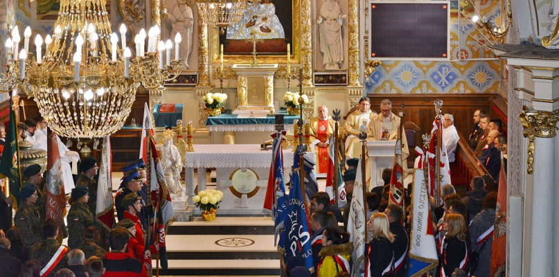 Poniedziałkowe święto rozpoczęło się od Mszy św. w płońskim kościele [Foto: RED]