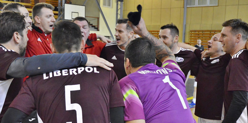 Wielka radość piłkarzy Liberpolu II po ograniu w finale gości z Ukrainy [Foto: Krystian Jobski]