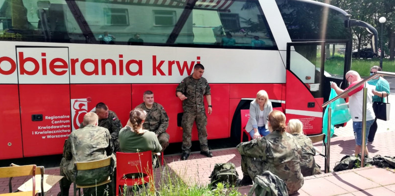 18 czerwca - krew dla Oli oddawali również mundurowi Wojsk Obrony Terytorialnej [Foto: Łukasz Wielechowski]