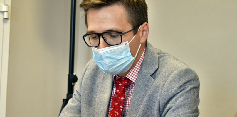 Dyrektor SPZ ZOZ w Płońsku Marcin Ozdarski w ubiegły czwartek odpowiadał na pytania członków rady społecznej szpitala [Foto: DT]