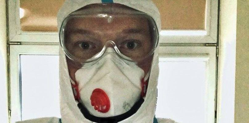 Przeżyłem! A wraz ze mną wszyscy pacjenci, którymi wspólnie z zespołem się zajmowaliśmy, co w tych trudnych czasach, jest swego rodzaju sukcesem (...) - pisze m.in. na swoim profilu Bartosz Fiałek, lekarz dyżurujący na płońskim SORze [Foto: zbiory prywatne]