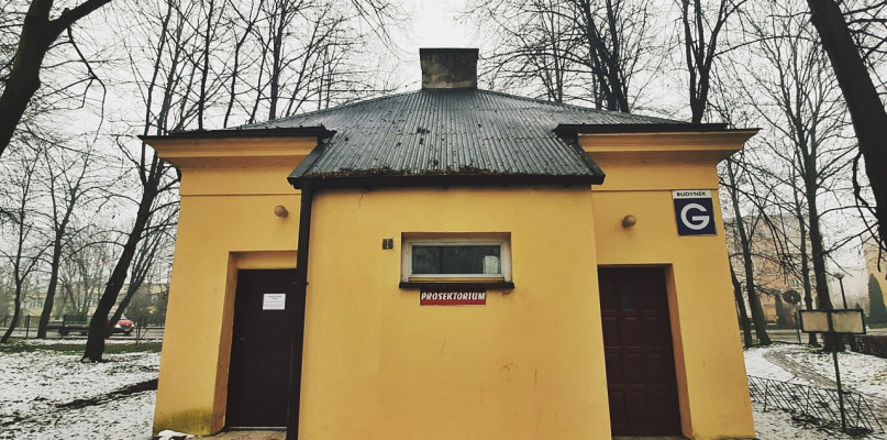 Dyrekcja płońskiego szpitala nie obawia się zarzutów o powiązanie działalności pogrzebowej z dzierżawą prosektorium [Foto: Redakcja/Łukasz Wielechowski]]