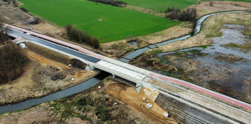 Tak prezentuje się nowy most nad Płonką z lotu drona Pawła Nagadowskiego