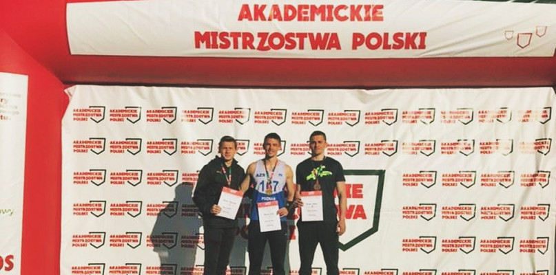 Damian Trzaska na podium zawodów w Bielsku Białej (pierwszy od prawej) [Foto: zbiory prywatne]