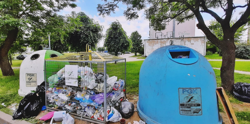 Ratusz informuje, że mieszkańcy Płońska wytwarzają coraz więcej odpadów stąd m.in. stawka za odbiór śmieci poszła do góry [Foto: Łukasz Wielechowski]