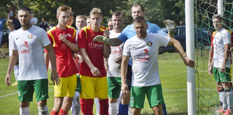 Od przyszłego sezonu Maciej Załęcki (pierwszy z lewej) będzie już grał w koszulce PAF-u [Foto: Archiwum/Redakcja/derby Sona - PAF z 2020 r.]